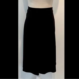 Travel Elements Black Skirt - EUC